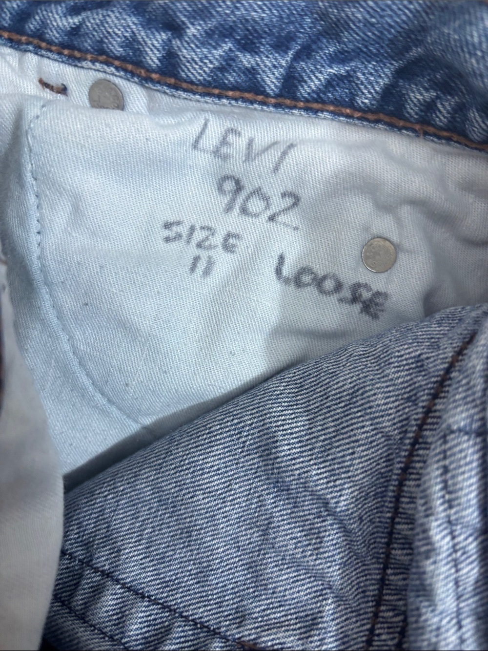 Vintage Levis 902 High Rise USA silver tab Tapered Leg Mom Jeans S 25/26 - Picture 3 of 8